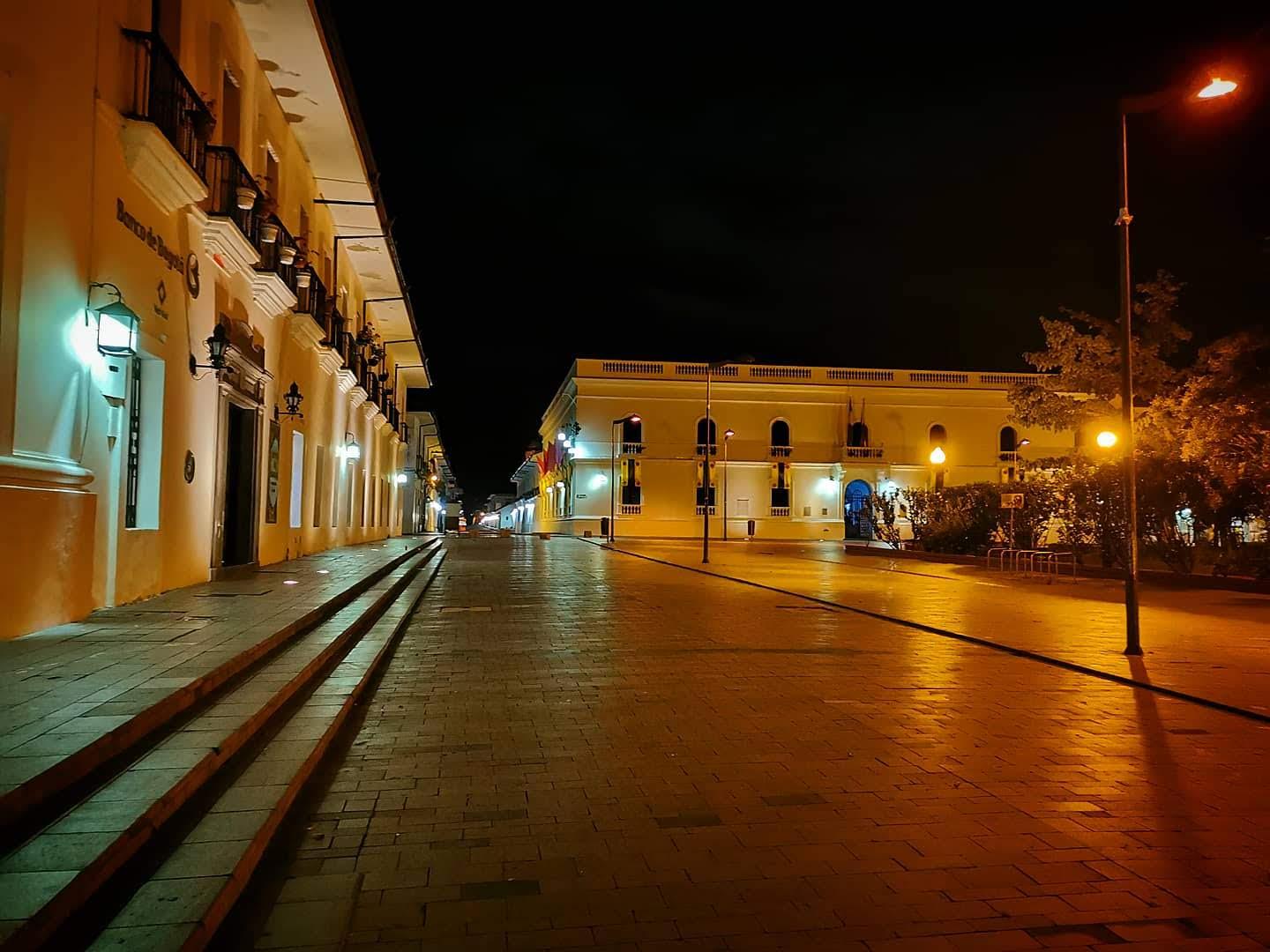 Parque Caldas en el centro historico de Popayan
