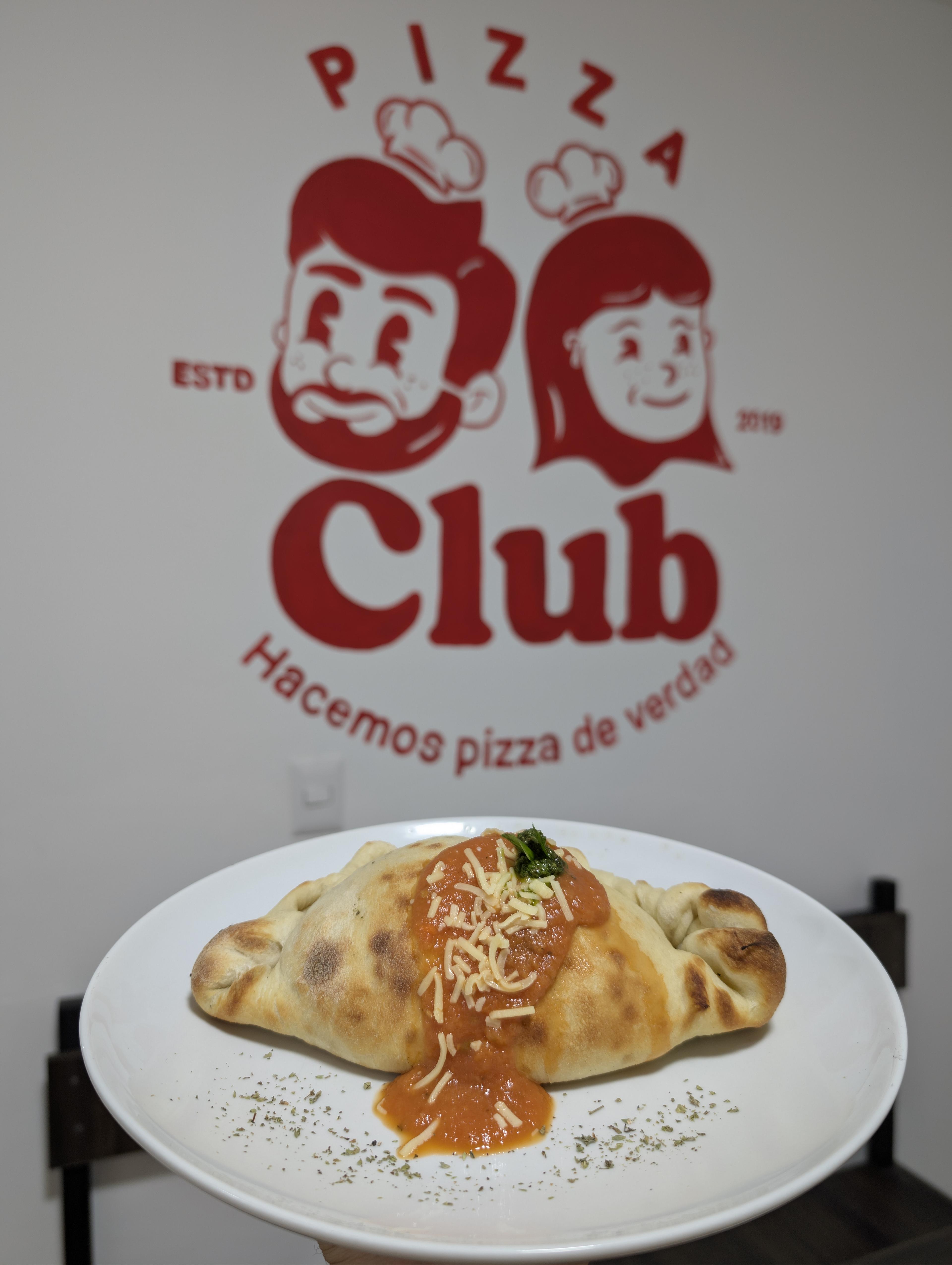 Mesa servida en Pizza Club