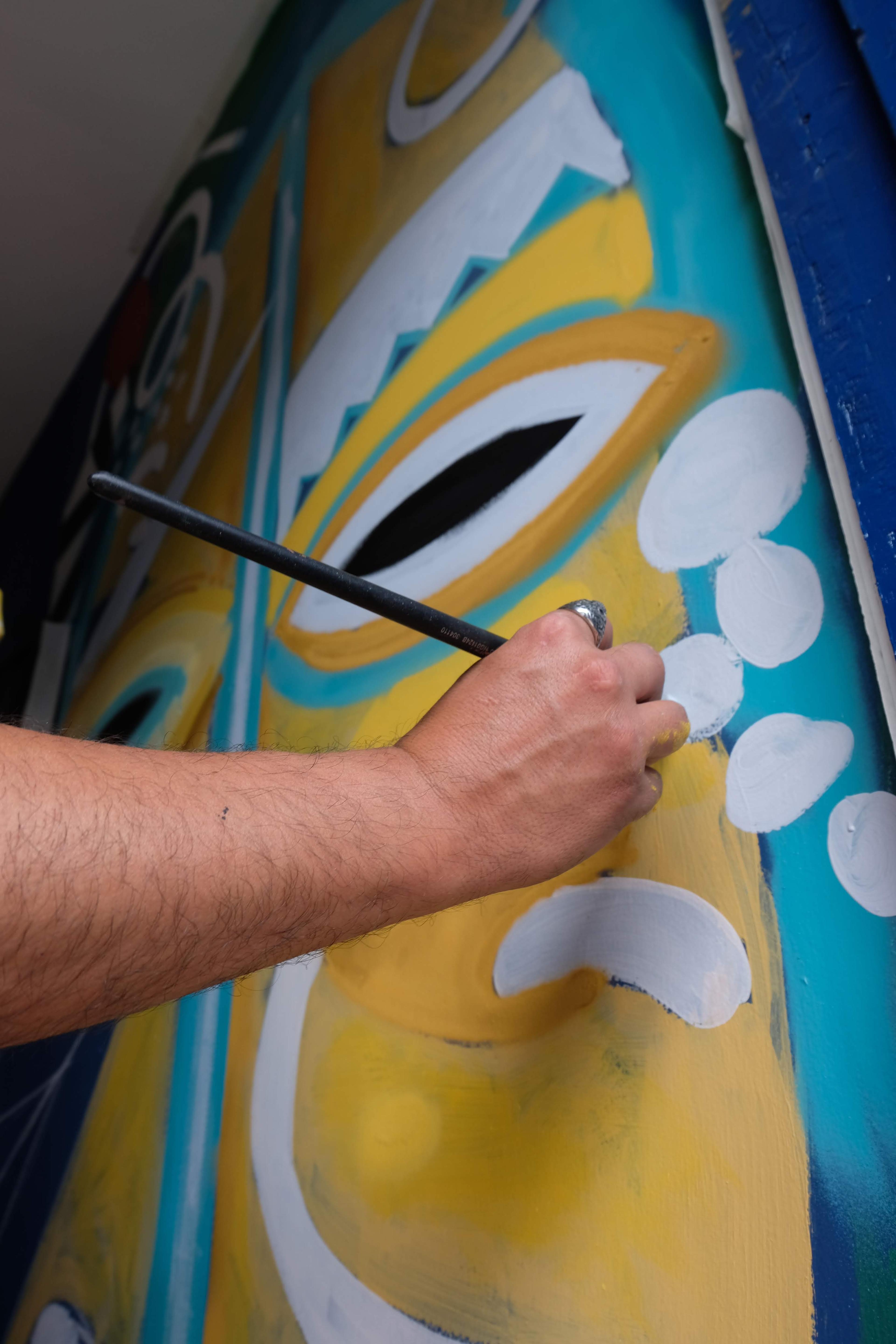 Proceso creativo de mural en fachada