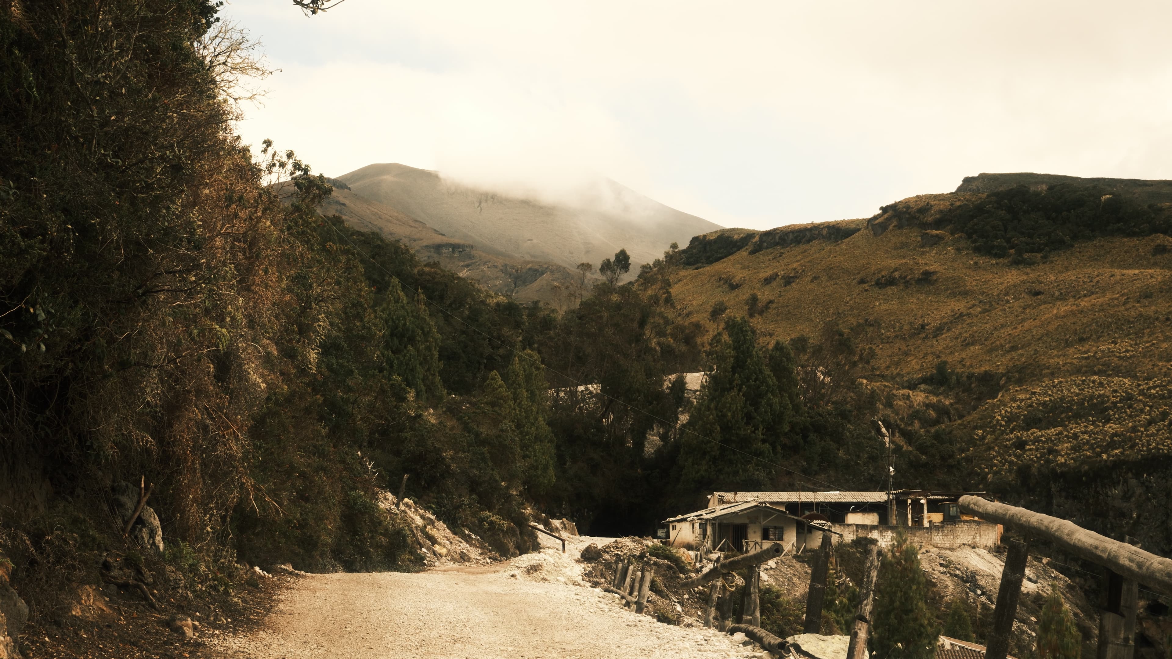 Camino rural de montana en el Cauca